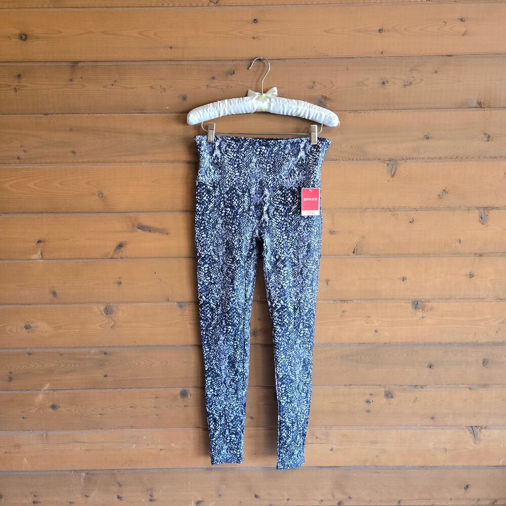 Spanx Faux Leather Snake Shine Legging NWT L Grey Snakeskin Pull On Pant Python - Picture 2 of 6